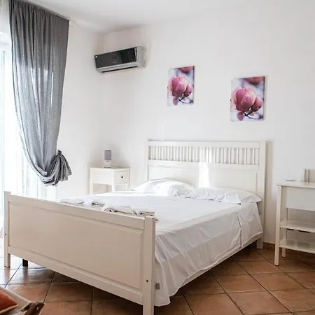 尼禄甘贝罗旅馆 招待所 3*